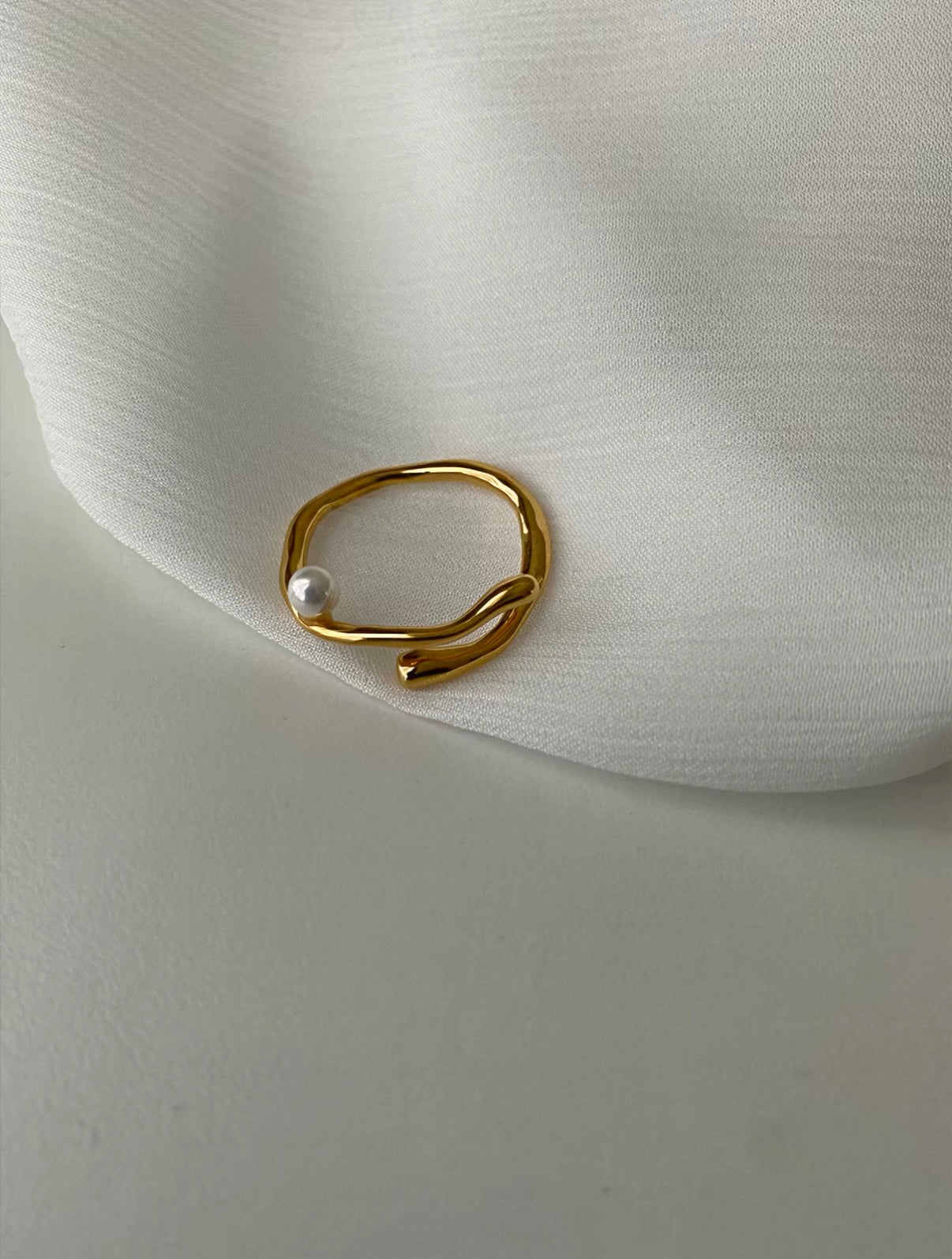 Luna Pearl Wave Ring