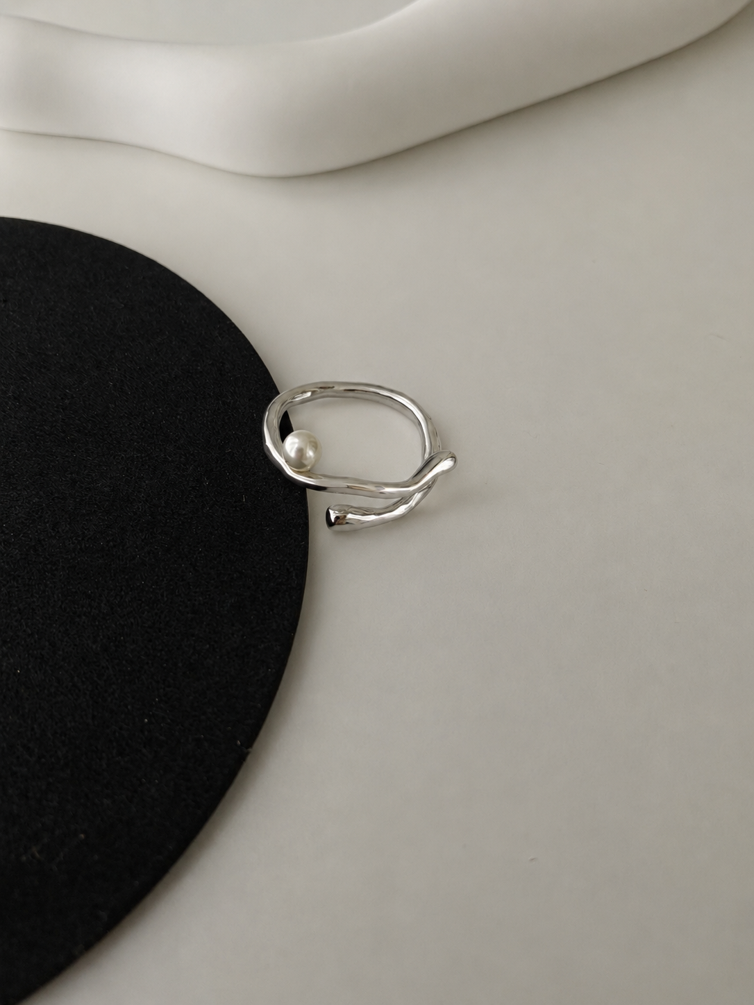 Luna Pearl Wave Ring