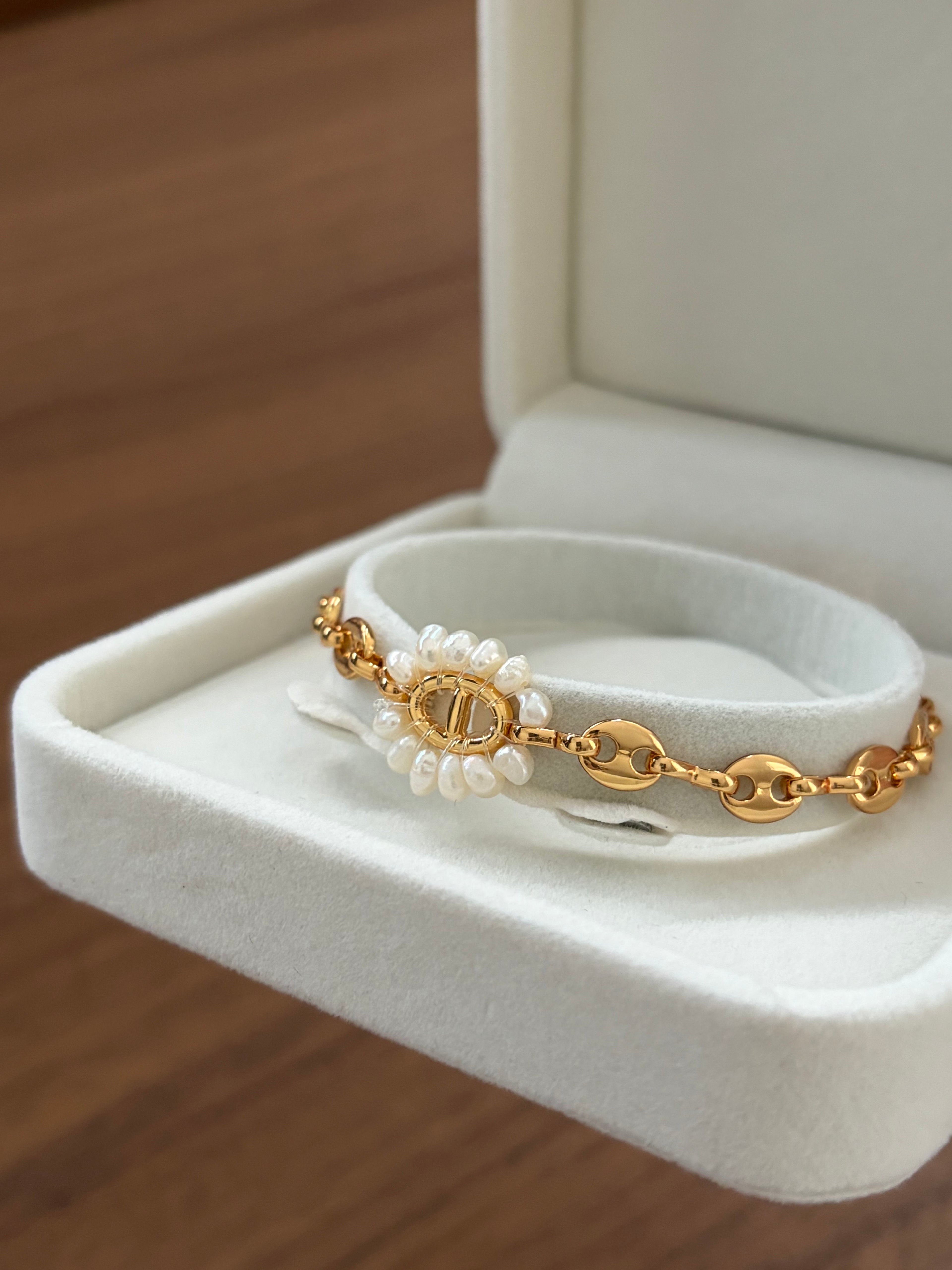 Freshwater Pearl Floral bracelet