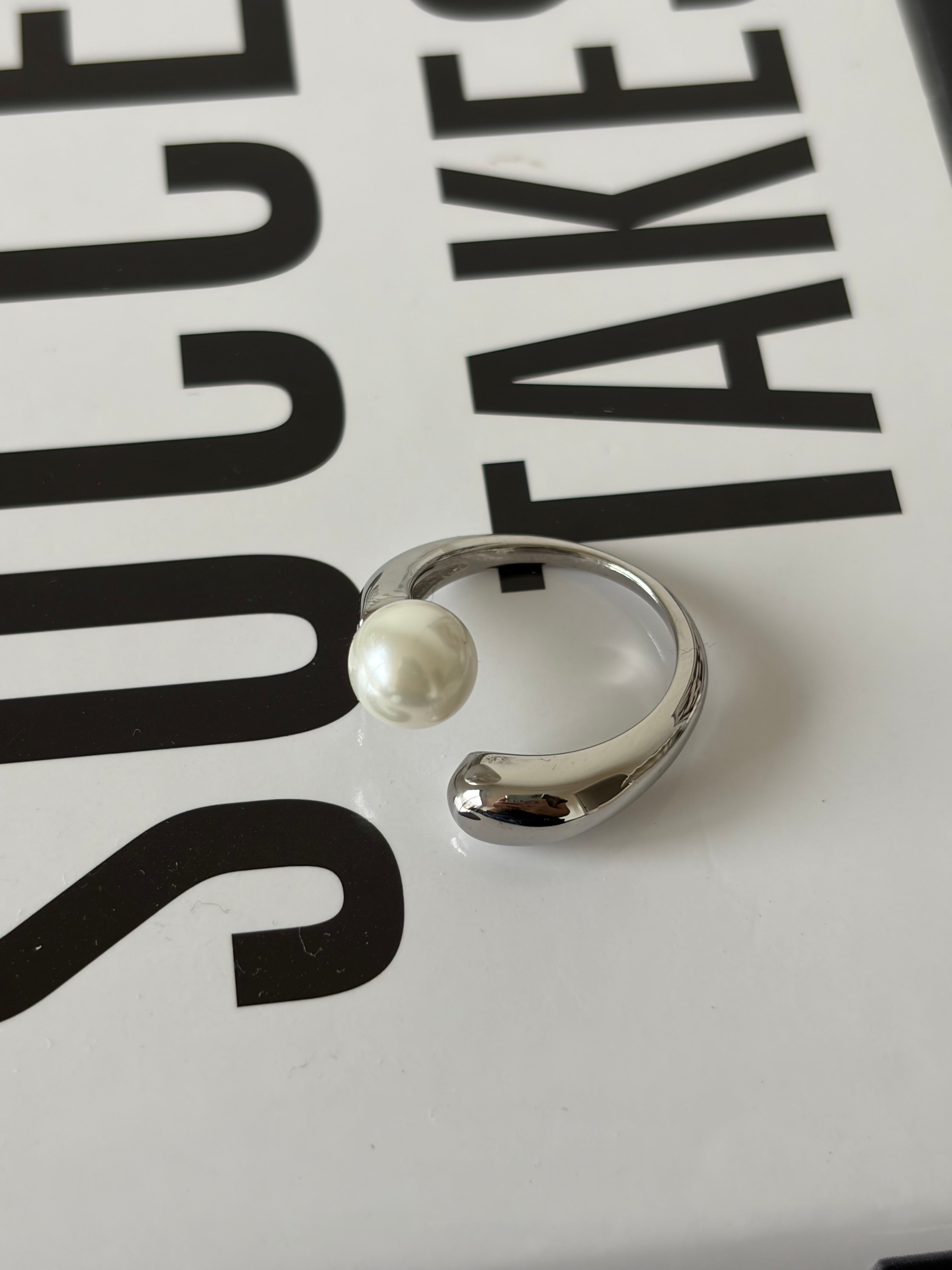 Luna Balance Ring