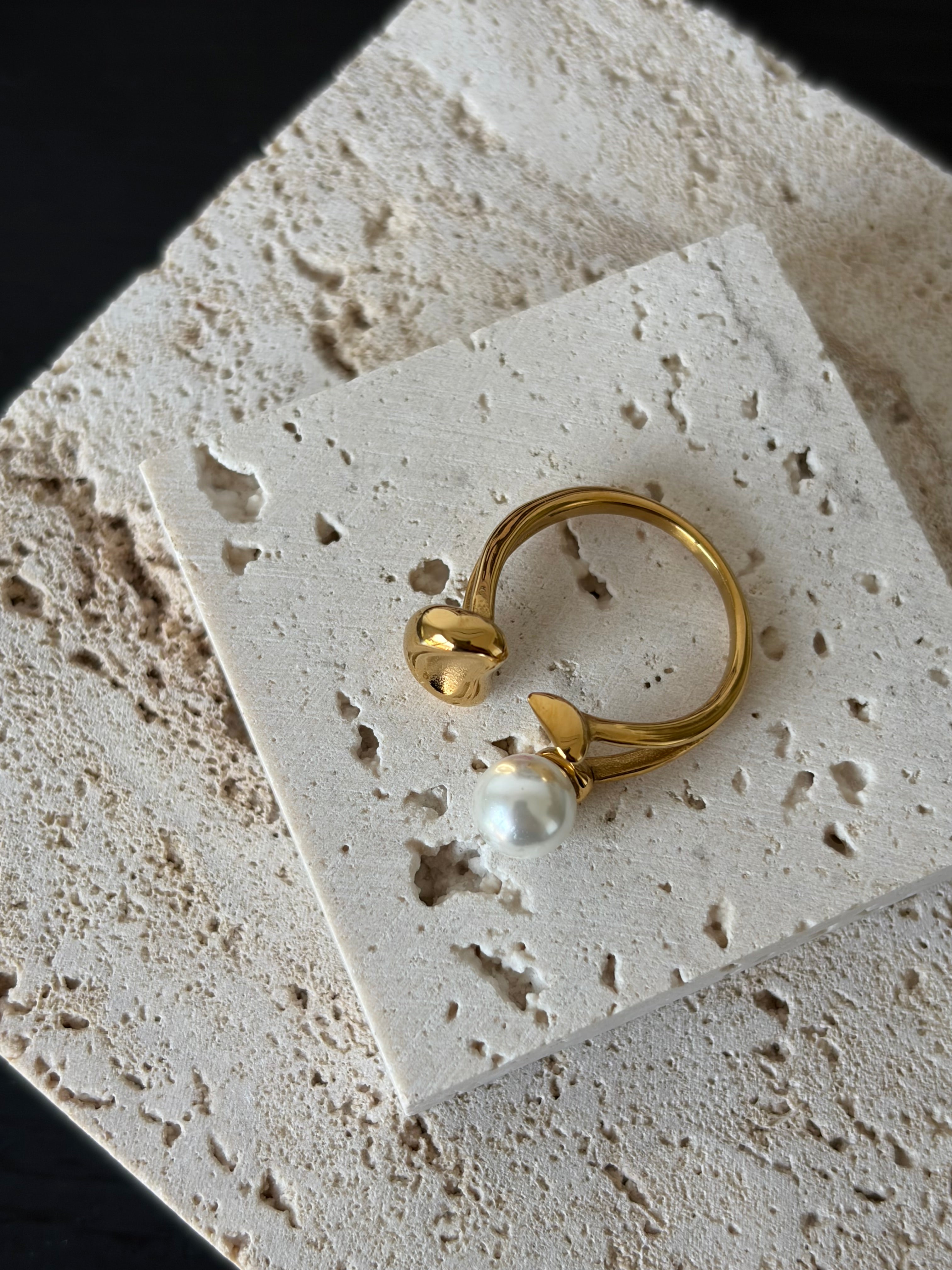Solana pearl gold ring